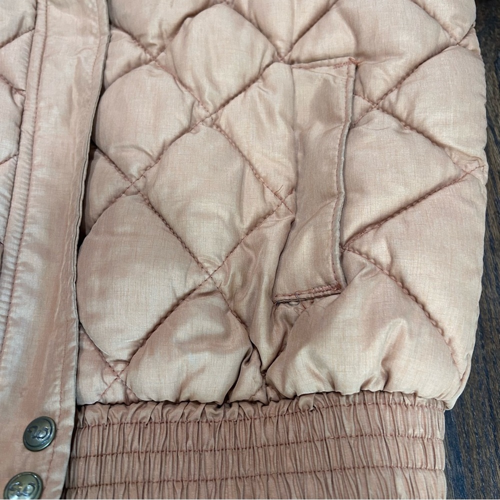 Vintage Walls Western Puffer Youth Jacket
Blizzard-Pruf Size Medium(10-12) - Picture 3 of 9